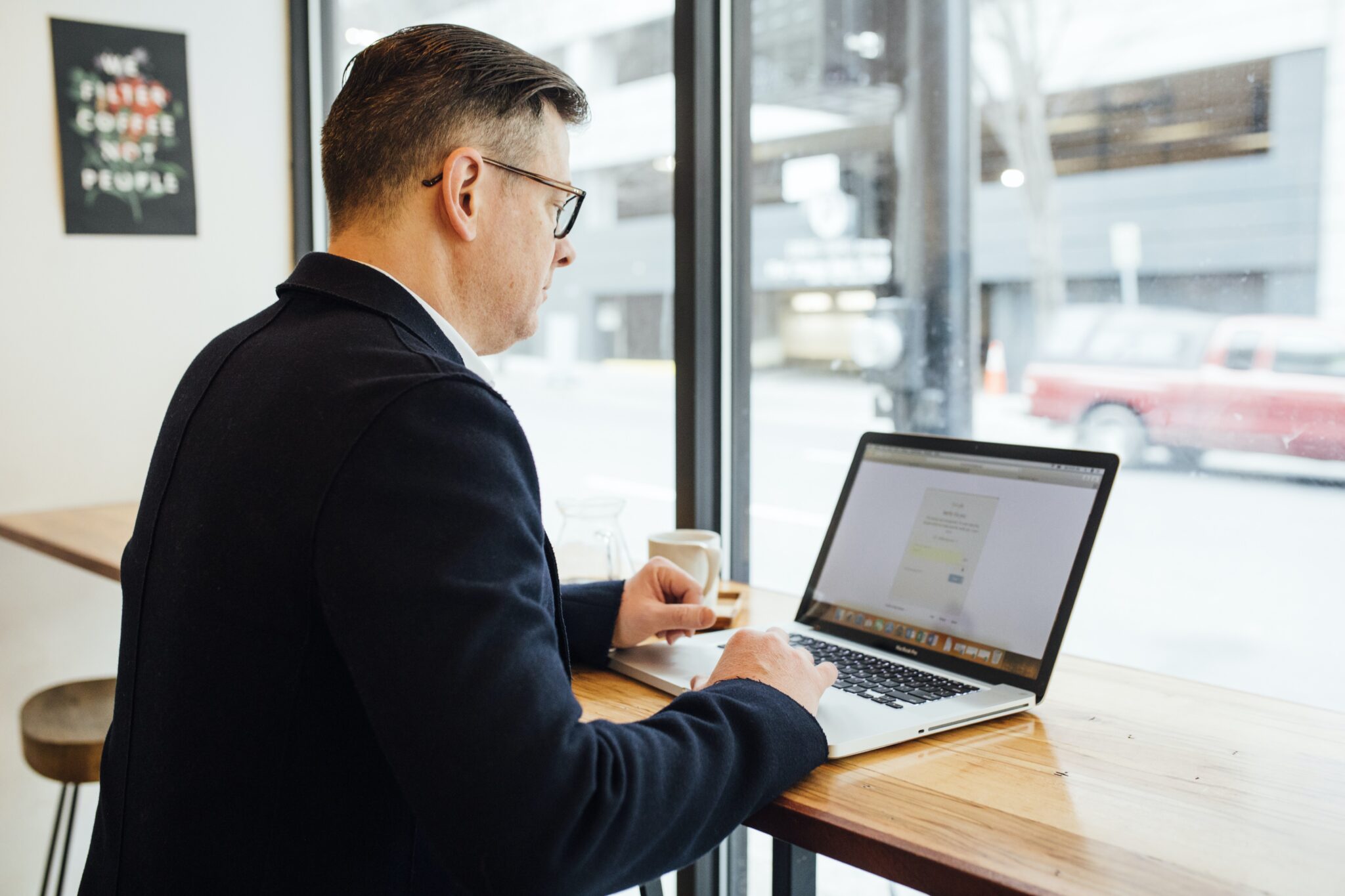 pexels linkedin sales navigator 2182969 scaled